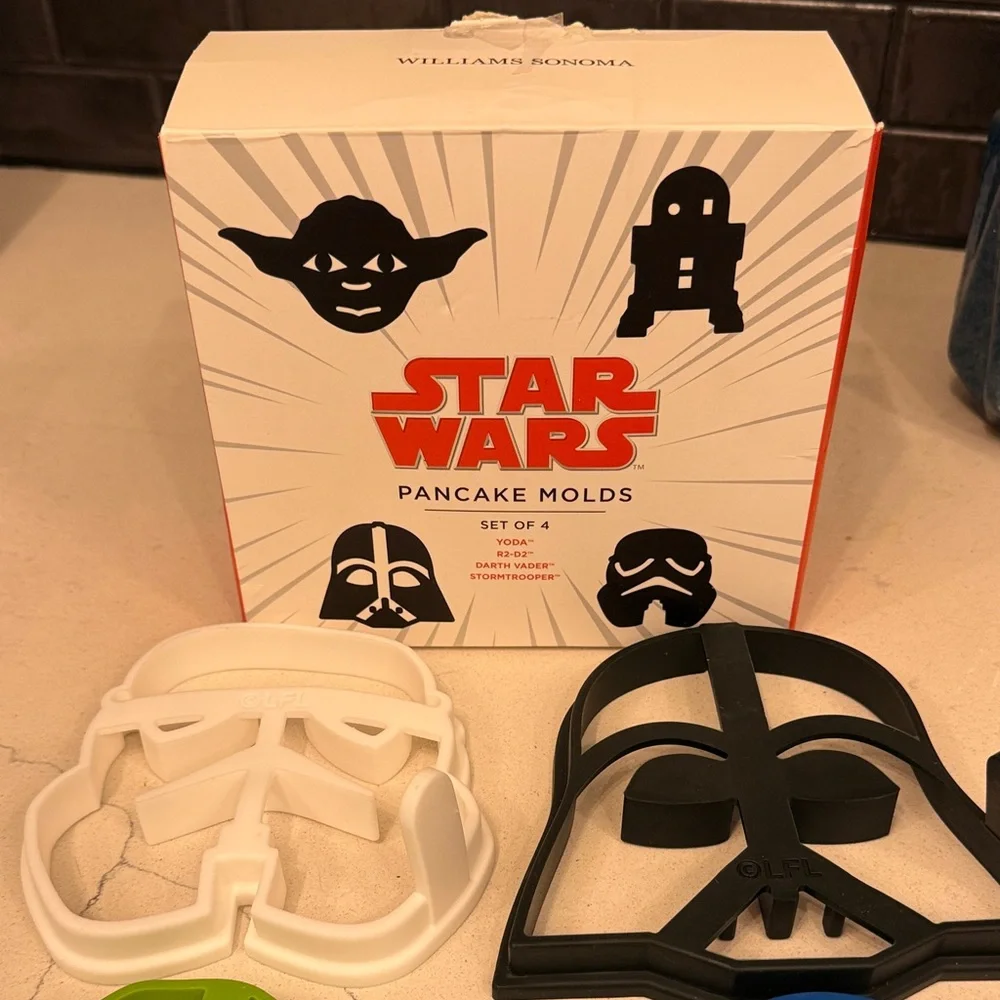Williams Sonoma Star Wars Pancake Molds 4 R2-D2 Darth Vader Stormtrooper NEW